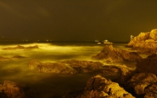 青岛夜晚的海面图片