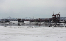 冰雪中的大桥图片
