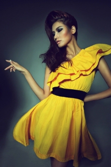 亚洲时尚时尚黄裙亚洲美女图片